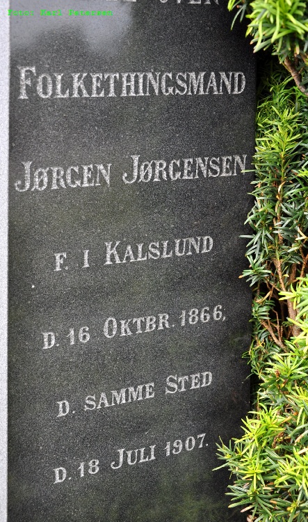 http://www.dk-gravsten.dk/kirkeg/Kalvslund/Kalvslund_A031jb.jpg