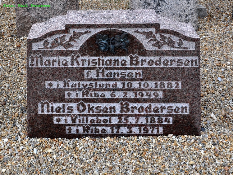 http://dk-gravsten.dk/kirkeg/Kalvslund/Kalvslund_L022.jpg