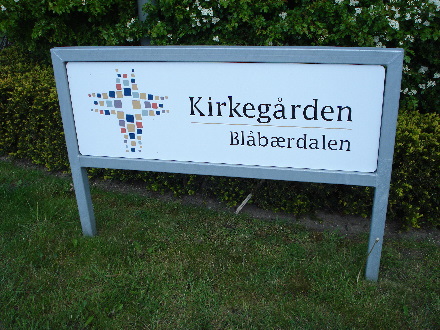 Gravsten på Blåbærdalen kirkegård. Aars sogn, Aars herred. Aalborg amt.