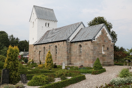 Gravsten på Sønderbæk kirkegård. Sænderlyng herred. Viborg amt.